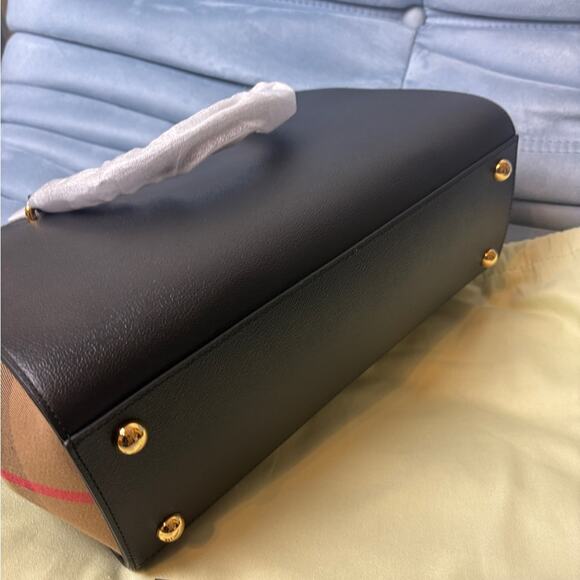 Burberry Black and Tan Banwell top handle Handbag - Picture 7 of 9